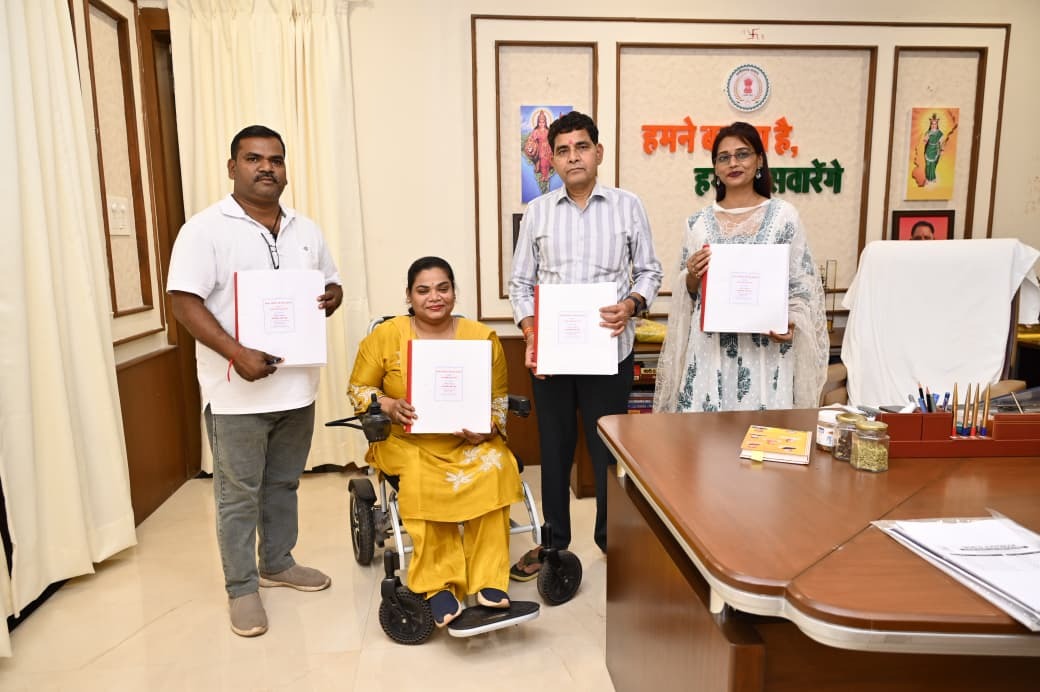 ब्रेल पुस्तक से दृष्टिबाधित विद्यार्थियों को कानूनी अधिकारों और शासकीय योजनाओं की मिलेगी जानकारी – राजस्व मंत्री टंक राम वर्मा