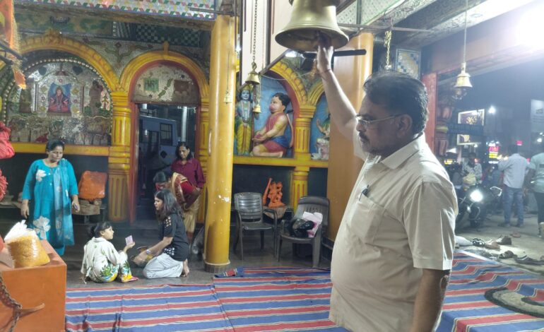 सेवा ही सबसे बड़ी भक्ति: रायपुर रेलवे स्टेशन हनुमान मंदिर में 17 वर्षों से अविरल जारी महाभंडारा, यूपी की पूर्व विधायक शारदा त्यागी ने की शिरकत…