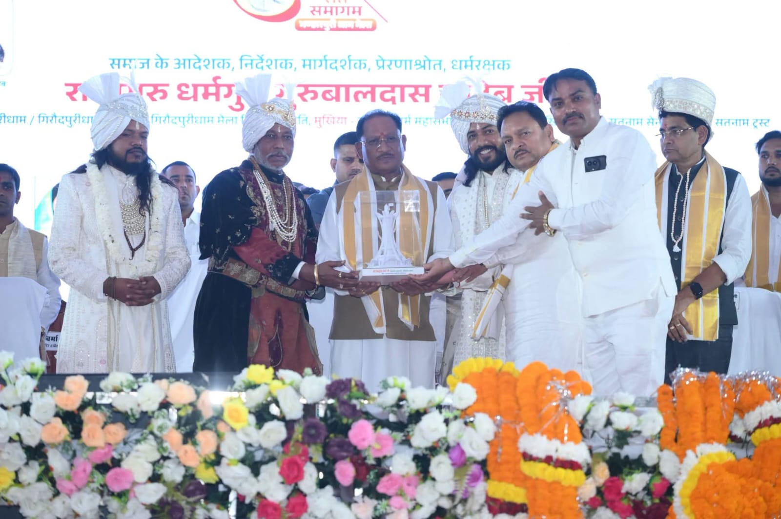 भण्डारपुरी धाम में मुख्यमंत्री विष्णुदेव साय ने दी 2 करोड़ 90 लाख रुपये के विकास कार्यों की सौगात, 40 स्थानों पर सेतखाम स्थापना की घोषणा…