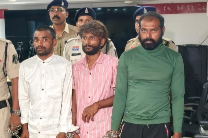 2 साल बाद सुलझी महिला के हत्या की गुत्थी, 03 आरोपी गिरफ्तार…