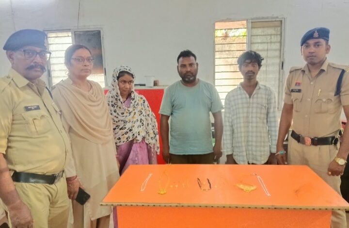 रायपुर: टिकरापारा में सूने मकानों को निशाना बनाने वाले चोर गिरोह का पर्दाफाश; एक महिला समेत तीन गिरफ्तार, 7 लाख के जेवर बरामद…