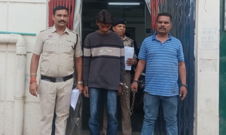 जय स्तंभ चौक पर धारदार चाकू लहराकर आम लोगों को डरा-धमका रहा युवक गिरफ्तार…