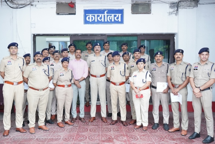 रायपुर पुलिस कमिश्नरेट की विशेष उपलब्धि: उत्कृष्ट कार्य करने वाले पुलिसकर्मी सम्मानित…
