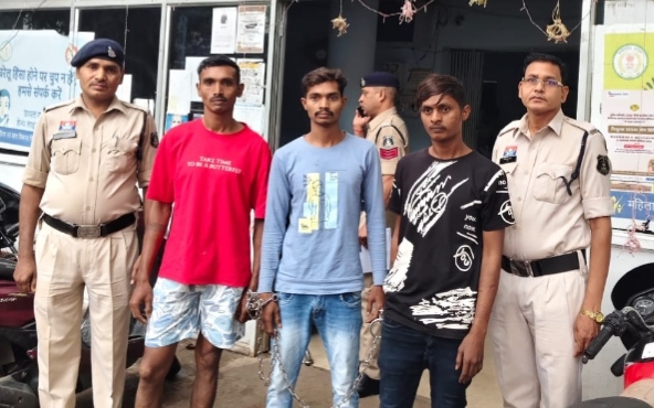 जानलेवा हमला करने वाले 03 सगे भाई 24 घंटे के भीतर गिरफ्तार, एक चाकू बरामद…