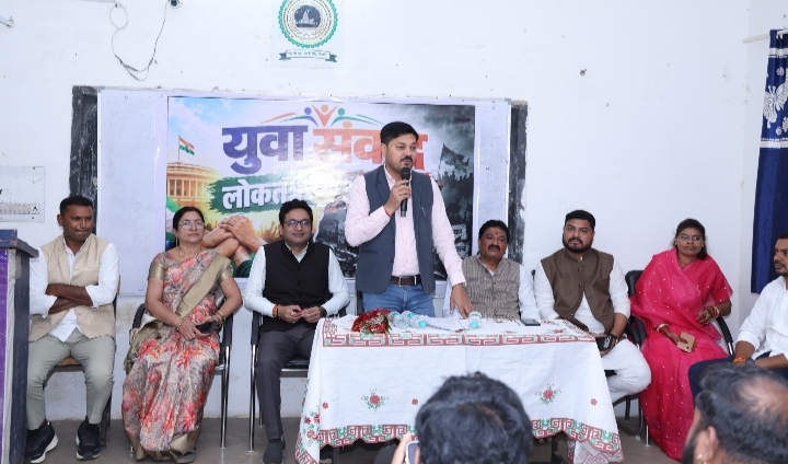 कुलेश्वर महाविद्यालय नवापारा (अभनपुर ) में ‘युवा संवाद’ संपन्न: मुख्य वक्ता के रूप में शामिल हुए विधायक अनुज शर्मा